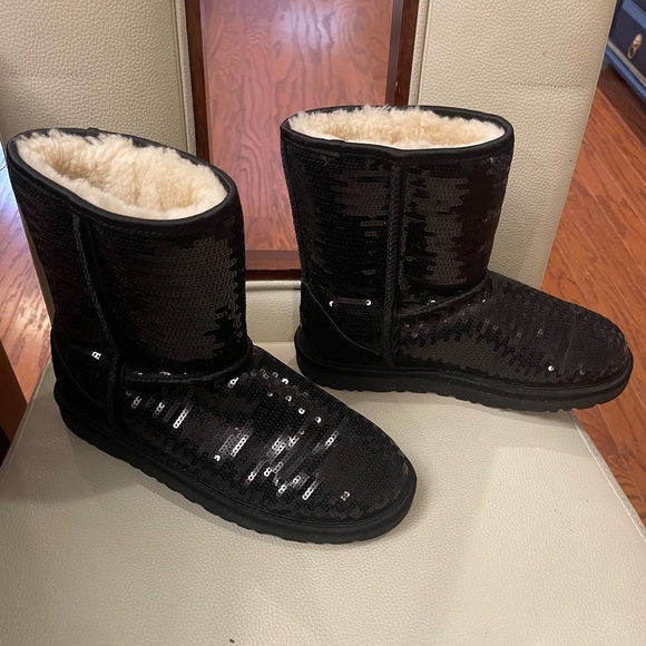 UGG Classic Sequin Short Boot size 6 - worn only once! Near new! - Picture 4 of 5